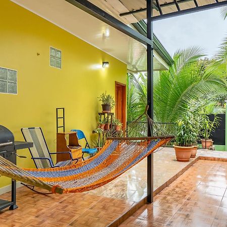 Yellow House Quepos Ngoại thất bức ảnh