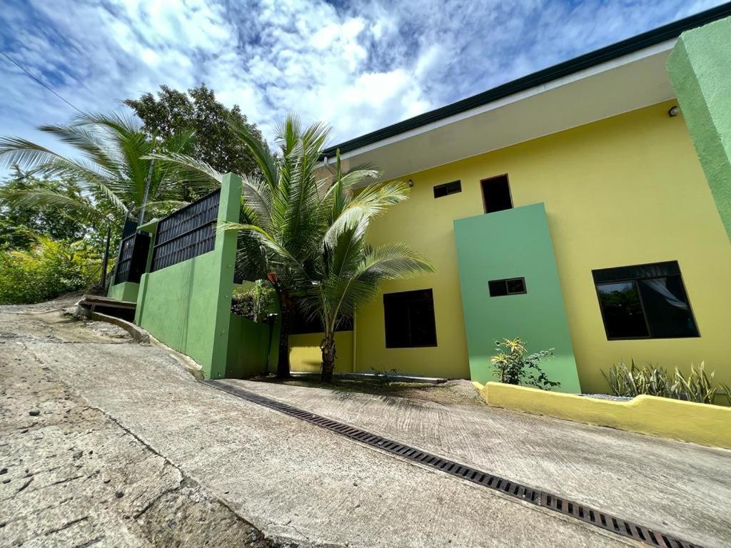 Yellow House Quepos Ngoại thất bức ảnh