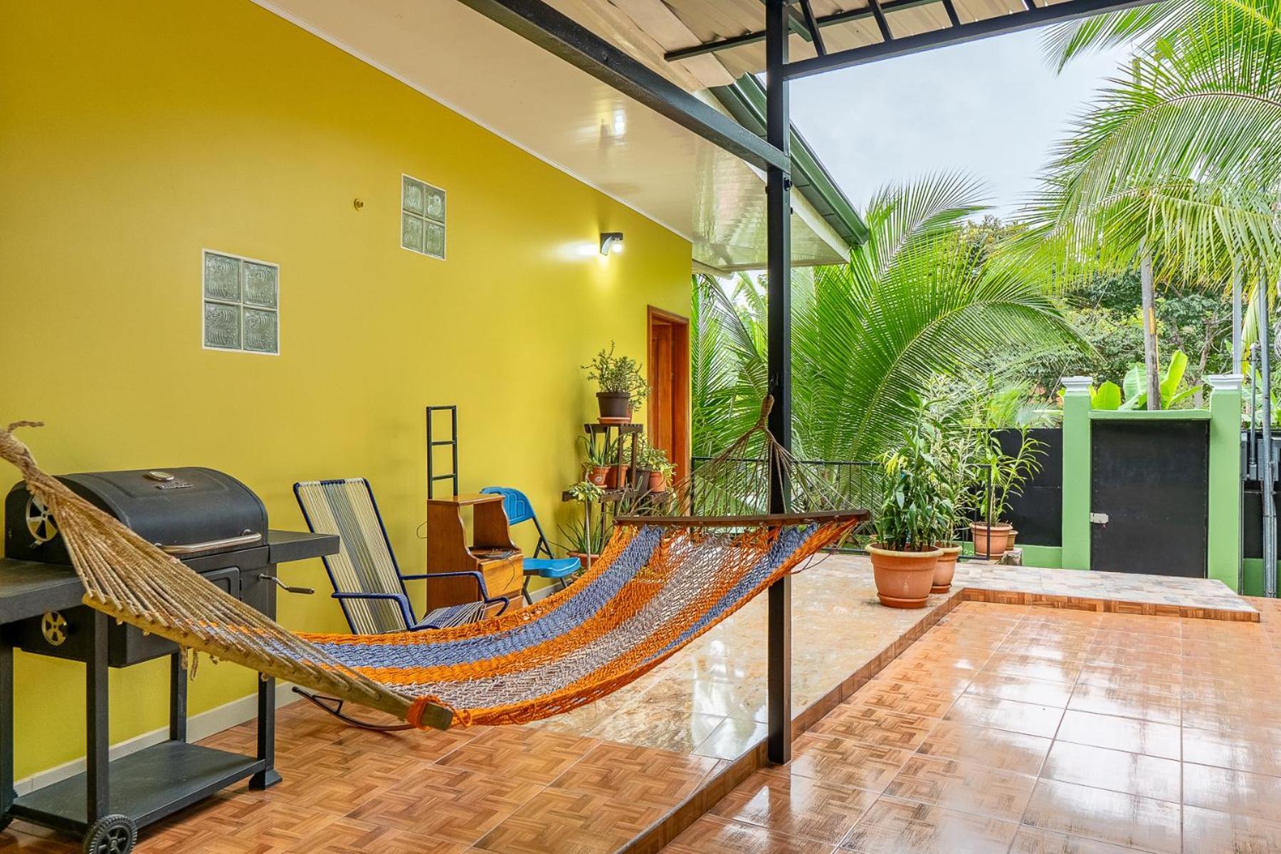Yellow House Quepos Ngoại thất bức ảnh