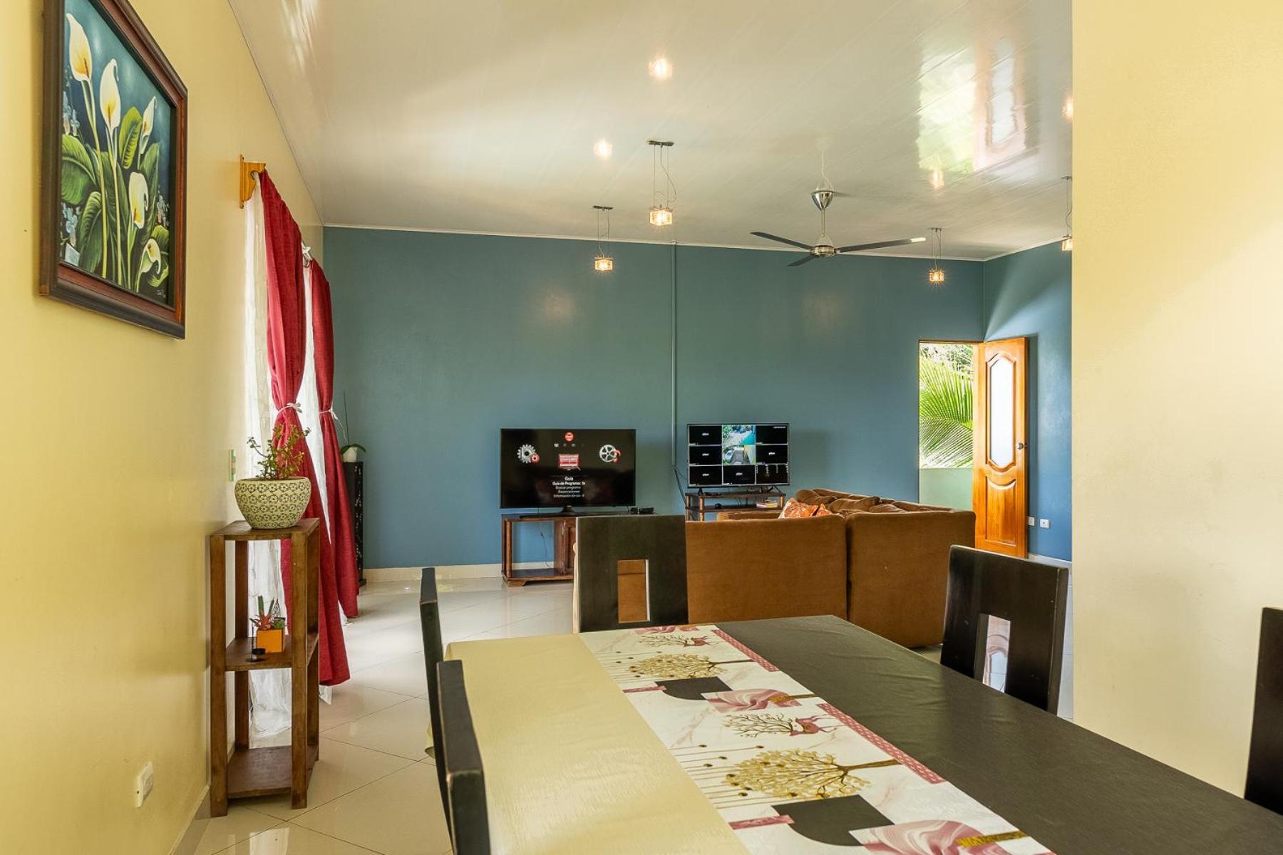 Yellow House Quepos Ngoại thất bức ảnh