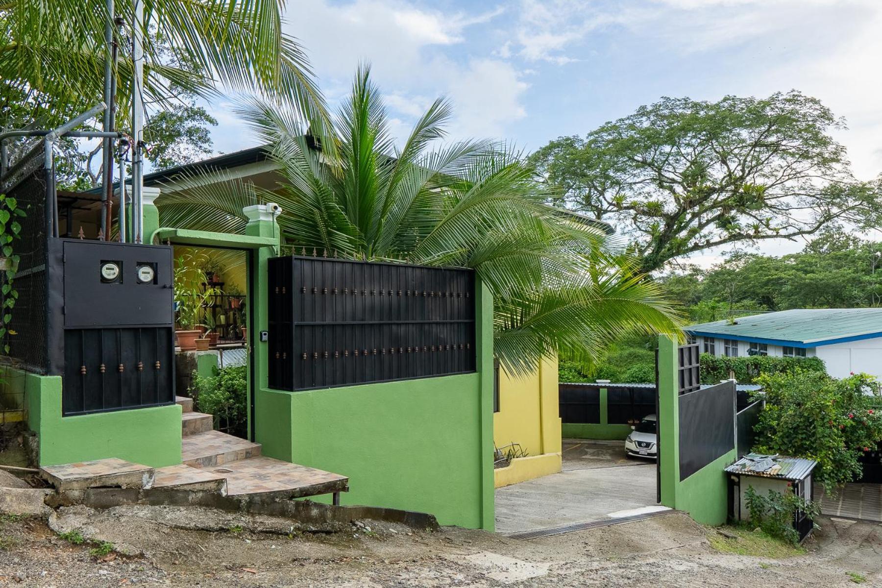 Yellow House Quepos Ngoại thất bức ảnh