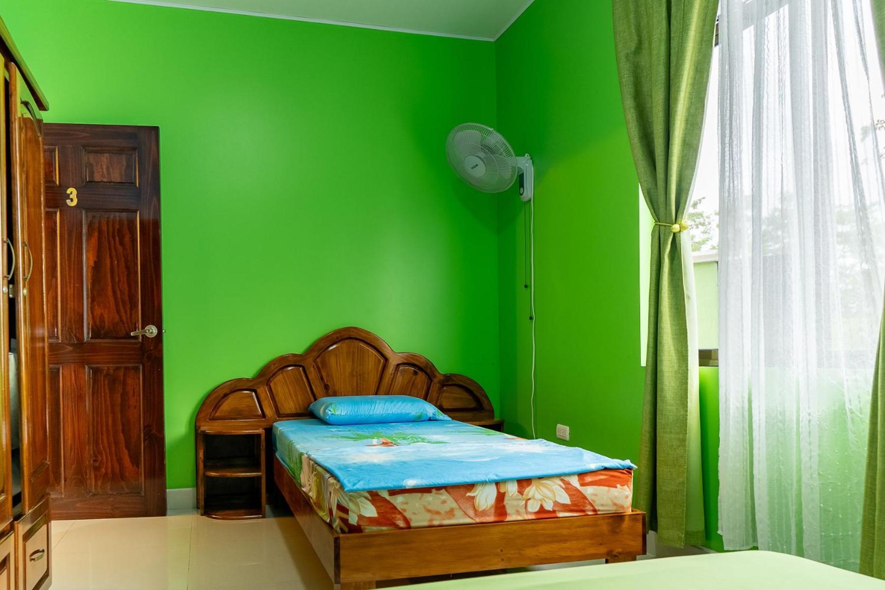 Yellow House Quepos Ngoại thất bức ảnh