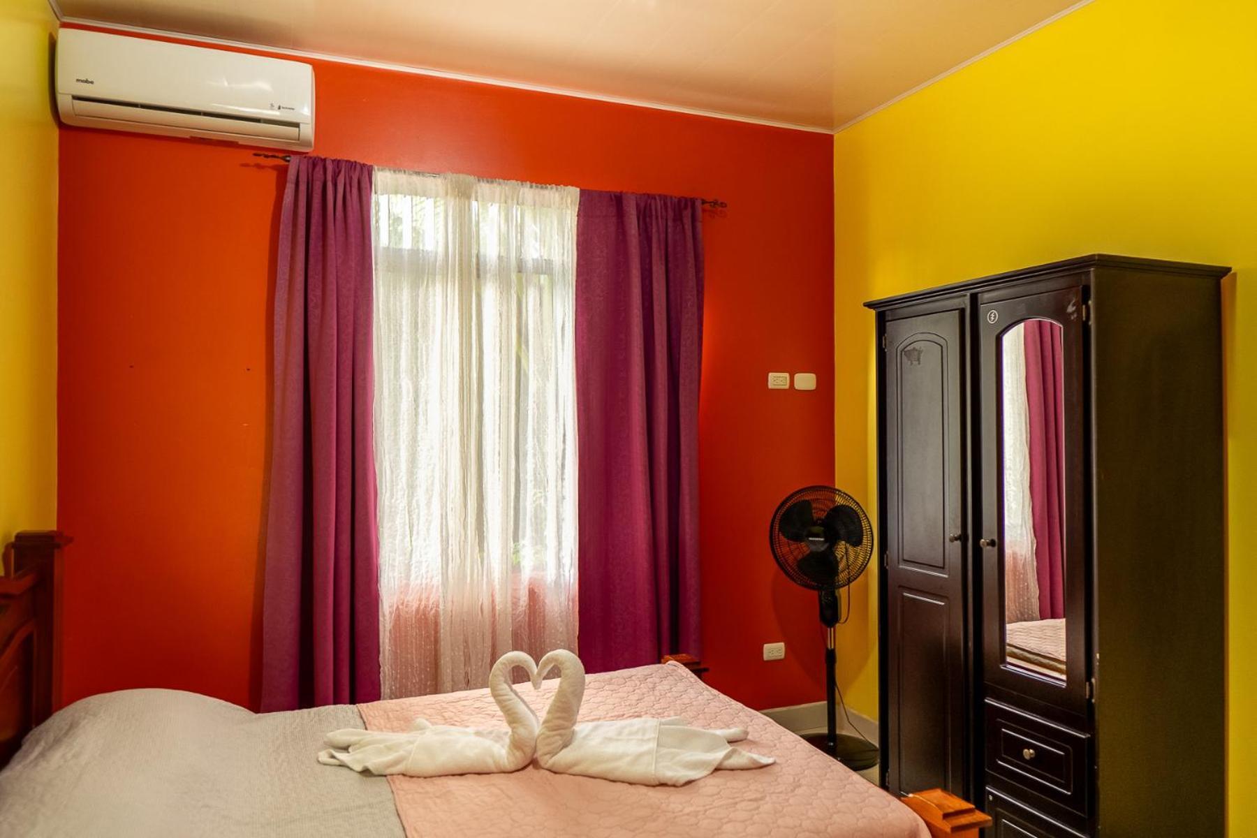 Yellow House Quepos Ngoại thất bức ảnh