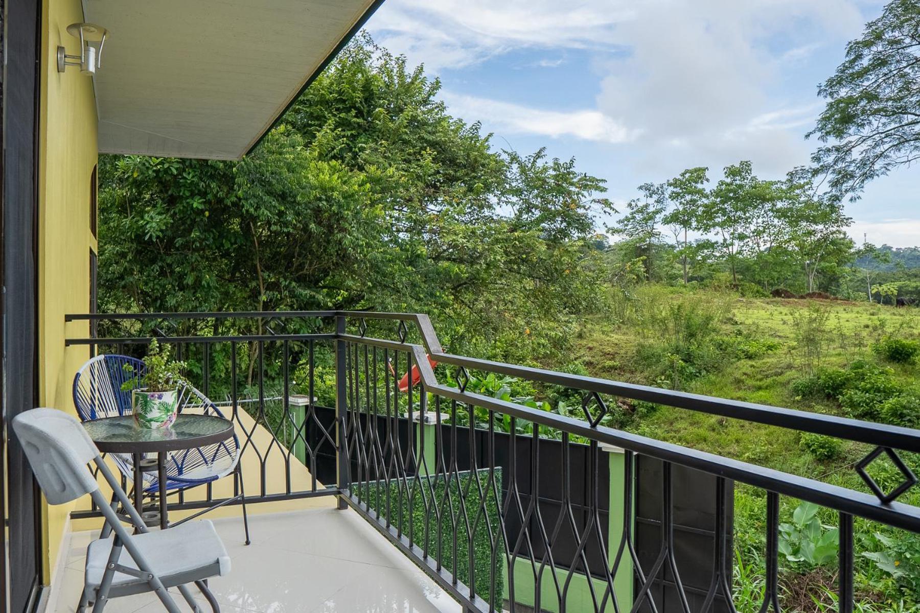 Yellow House Quepos Ngoại thất bức ảnh
