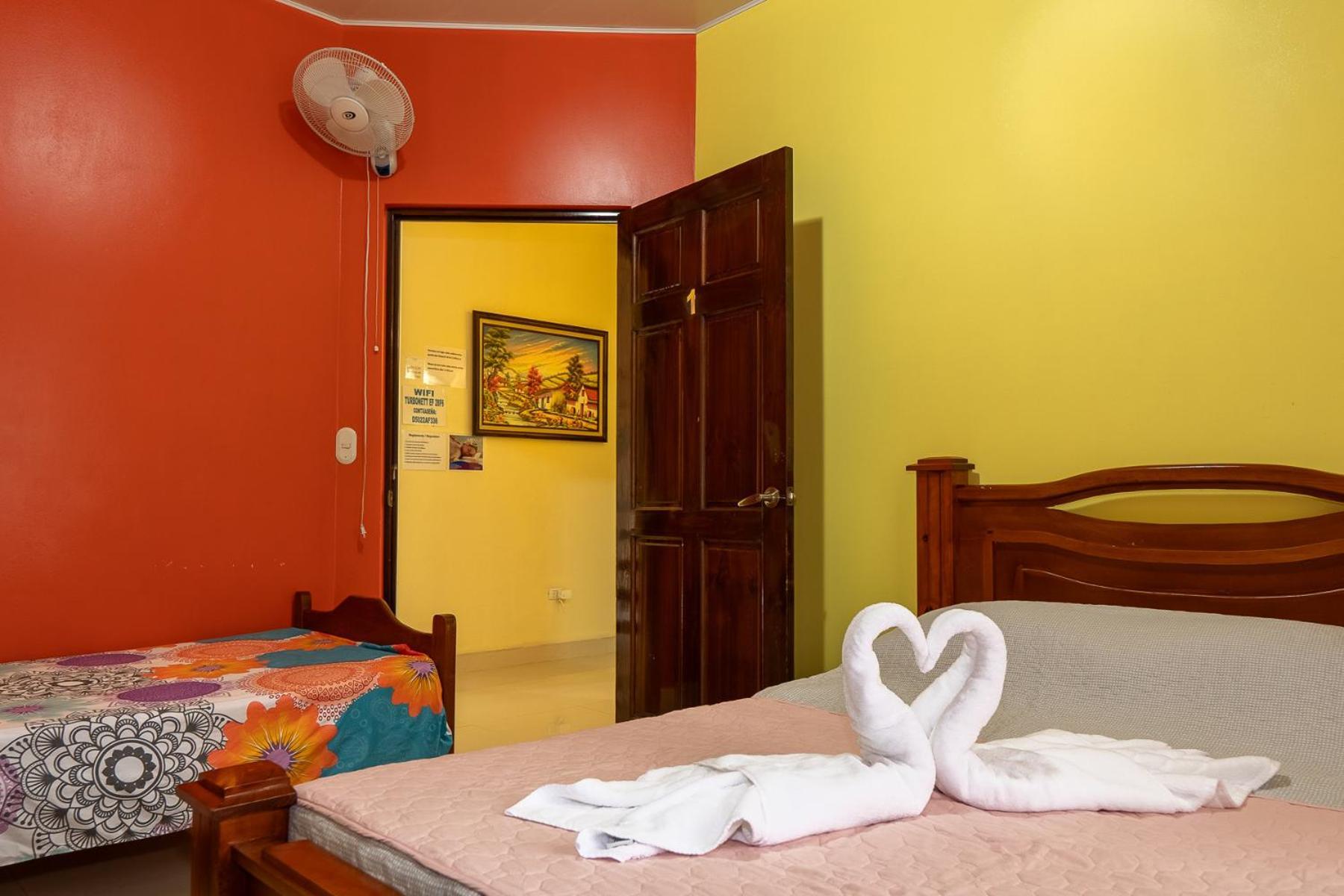 Yellow House Quepos Ngoại thất bức ảnh