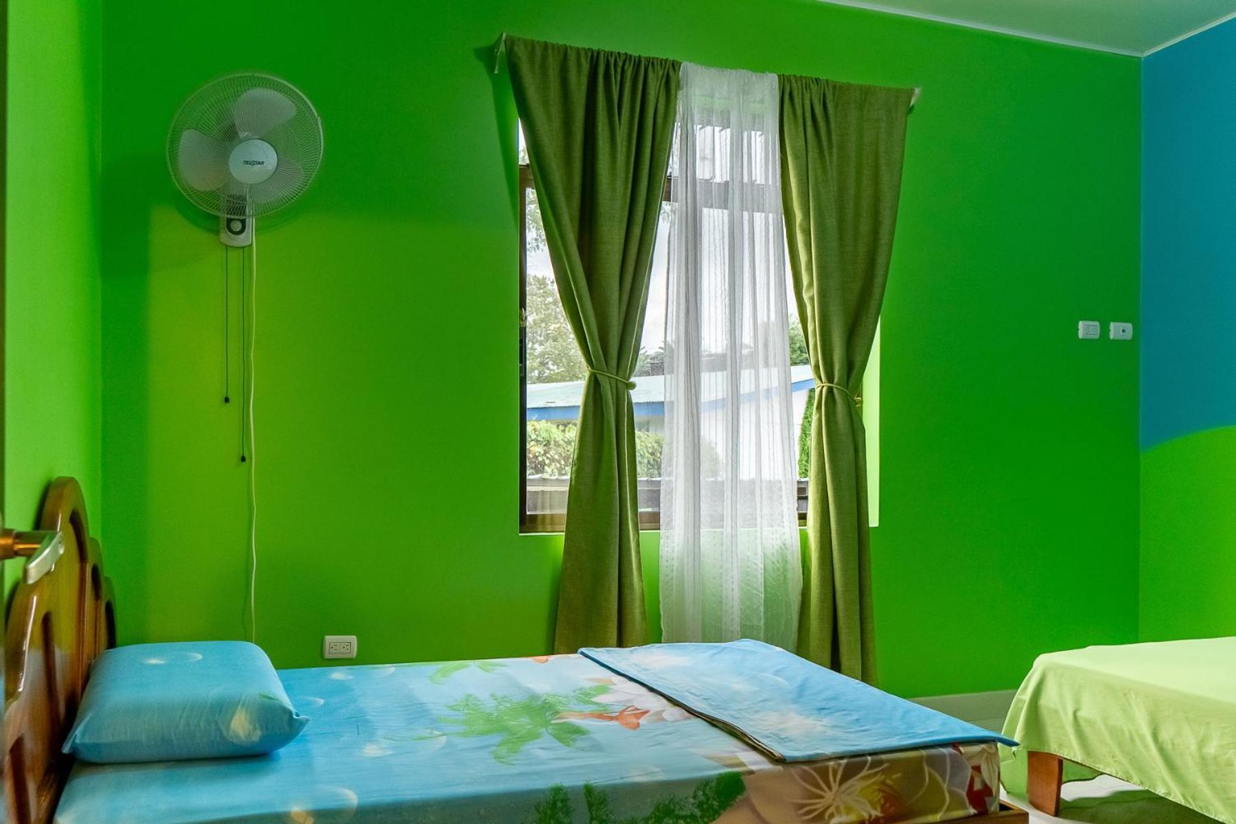 Yellow House Quepos Ngoại thất bức ảnh